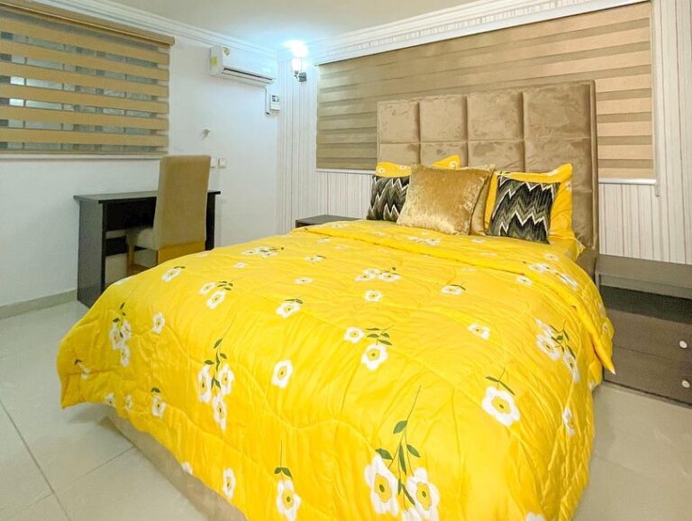 Yellow & Friends 7